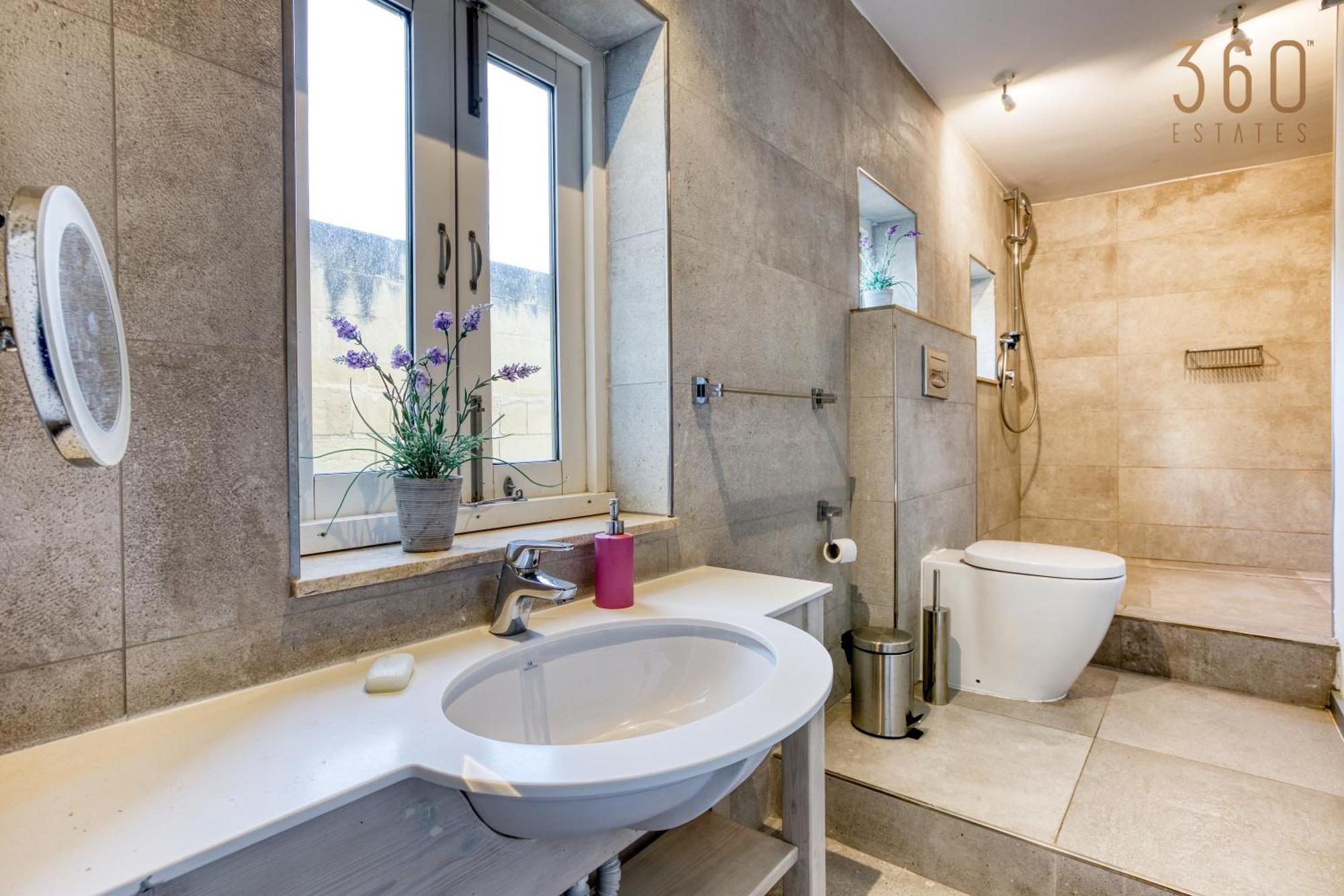 Comfortable 1Br Home With Maltese Balcony In Valletta By 360 Estates Exterior photo