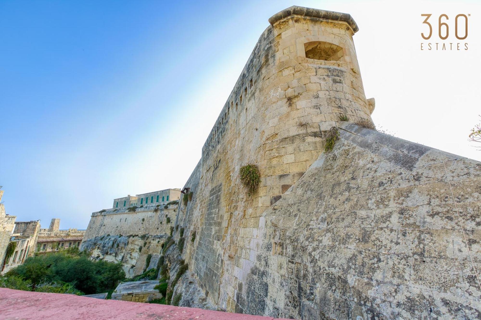 Comfortable 1Br Home With Maltese Balcony In Valletta By 360 Estates Exterior photo